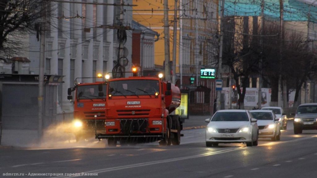 Администрация показала, как в Рязани дезинфицируют улицы