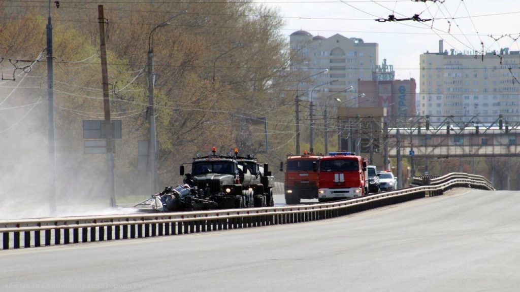 Администрация Рязани показала, как военная техника дезинфицирует улицы
