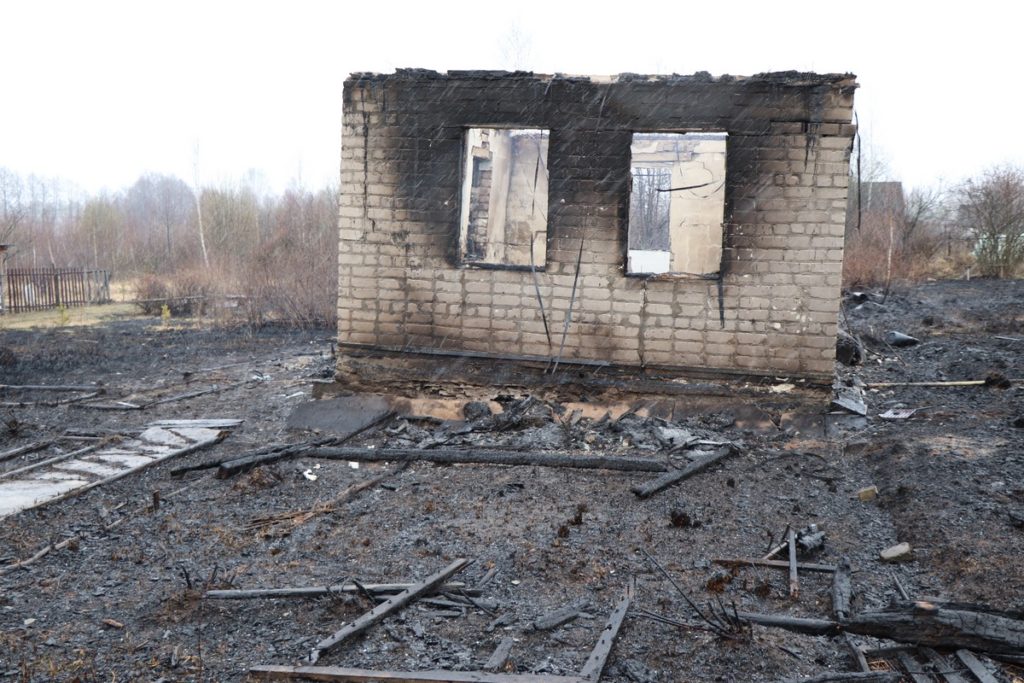 Четыре дачи и 20 построек сгорели из-за неосторожного пенсионера