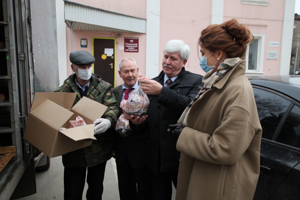 Юлия Рокотянская купила куличи для ветеранов и геронтологического центра