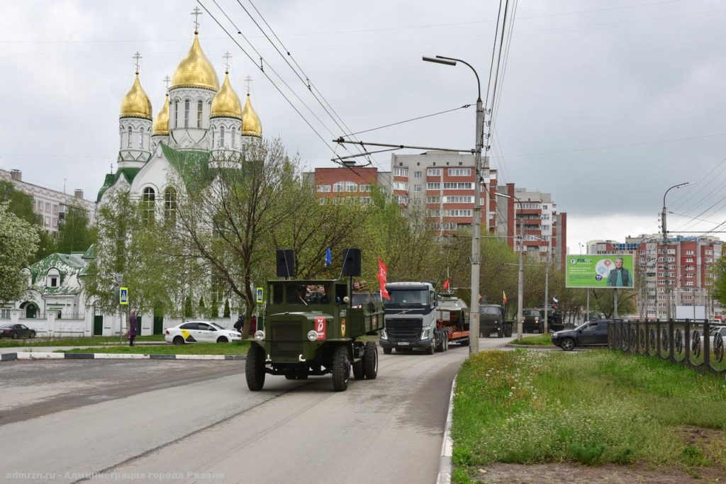 Администрация показала движение колонны военной техники по улицам Рязани