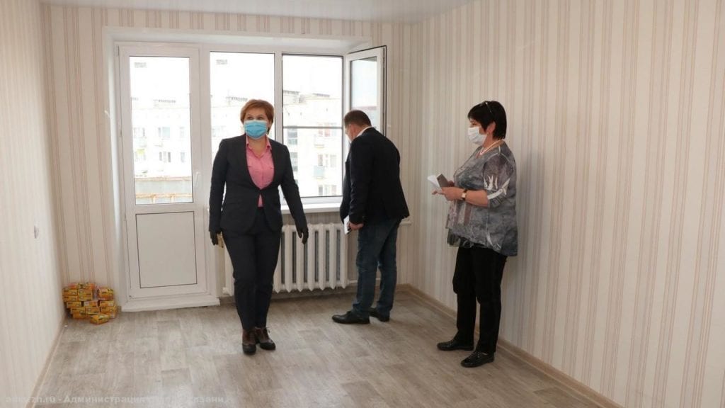 Елена Сорокина осмотрела квартиры, предназначенные для детей-сирот