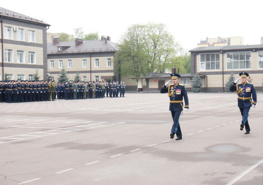 В День Победы в рязанском десантном училище провели выпускной