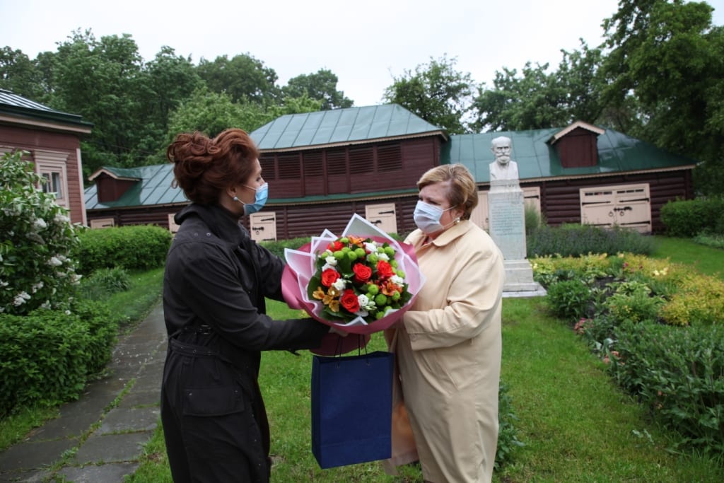 Глава муниципального образования поздравила с днём рождения Почётного гражданина Рязани Наталью Загрину