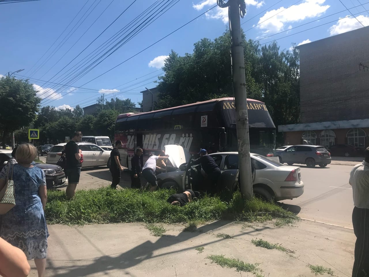 В Рязани столкнулись автобус и легковушка