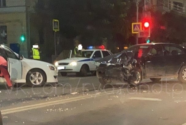 В аварии в центре Рязани пострадали девушки В аварии в центре Рязани пострадали девушки