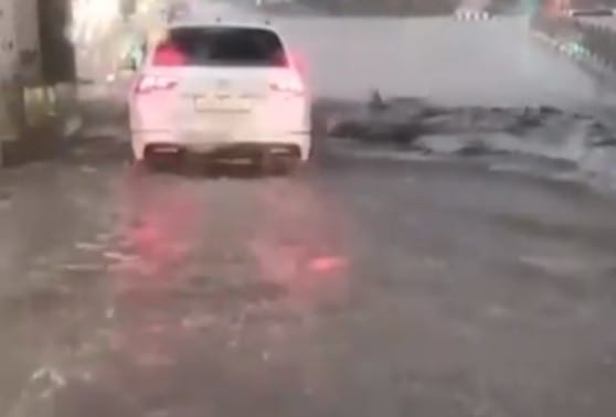 В Рязани снова затопило дорогу под мостом у «Барса на Московском»