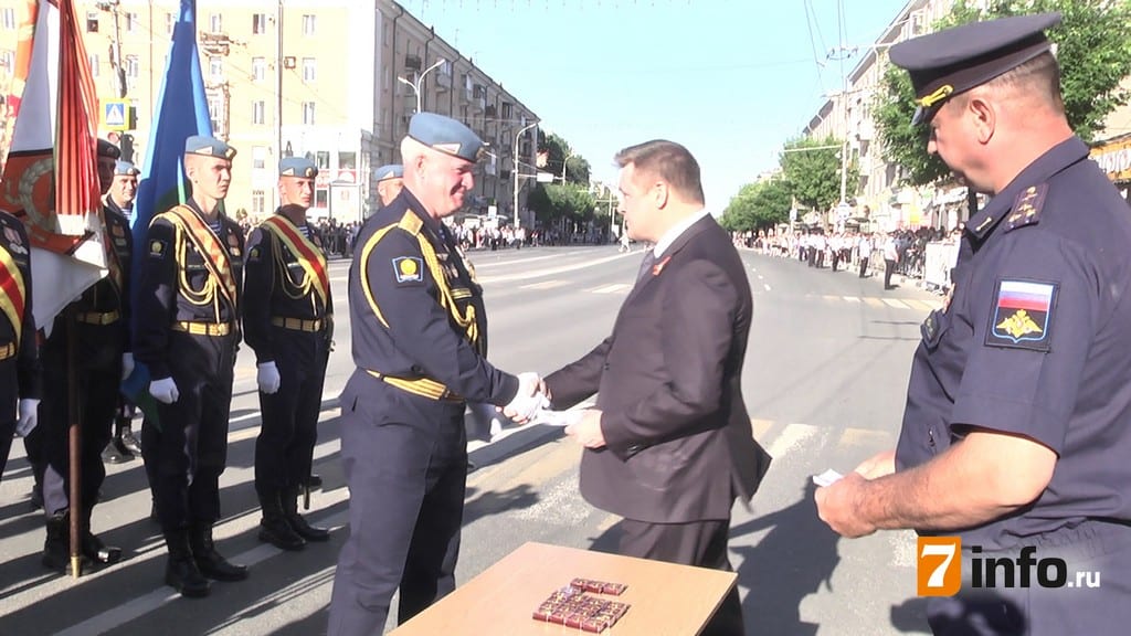 В Рязани наградили десантников, участвовавших в параде в Москве