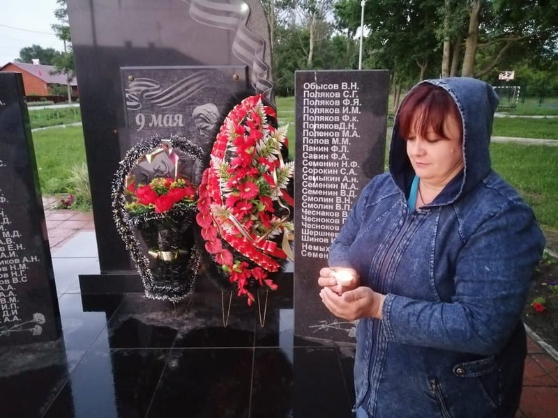 Скопинцы зажгли свечи в День памяти и скорби