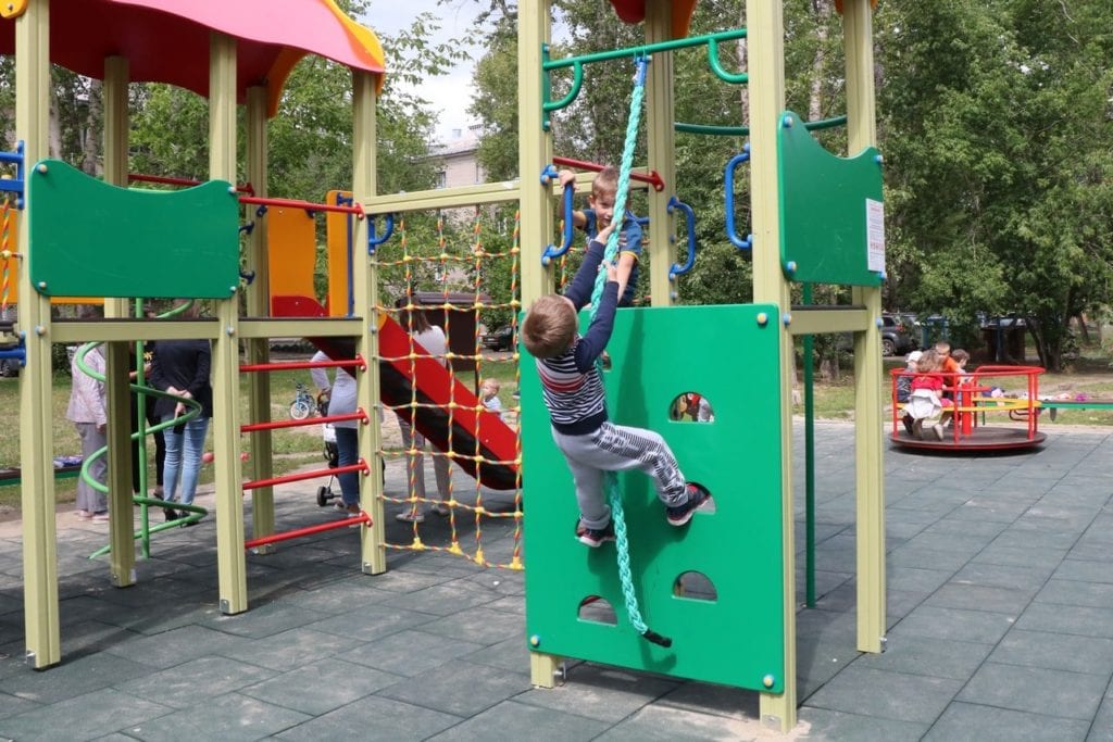 В Рязани построили две детские игровые площадки