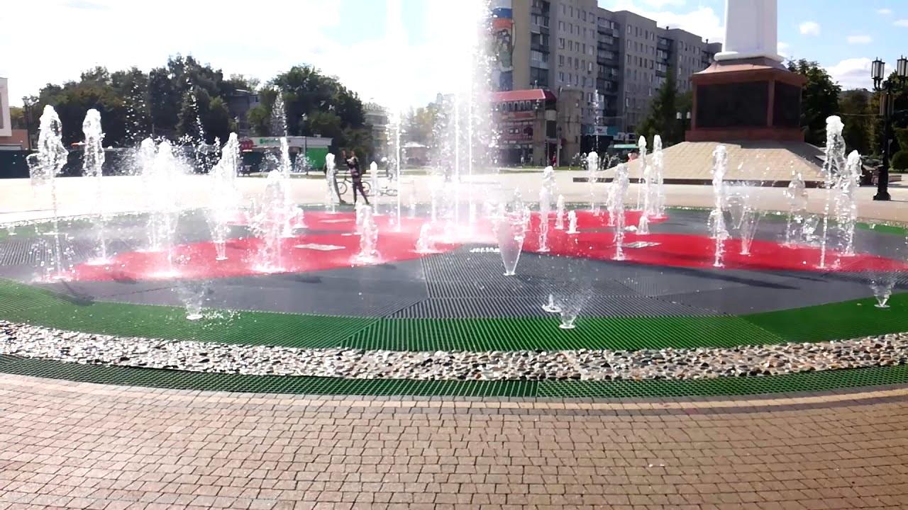 Светомузыкальный фонтан на Московском шоссе в Рязани включили