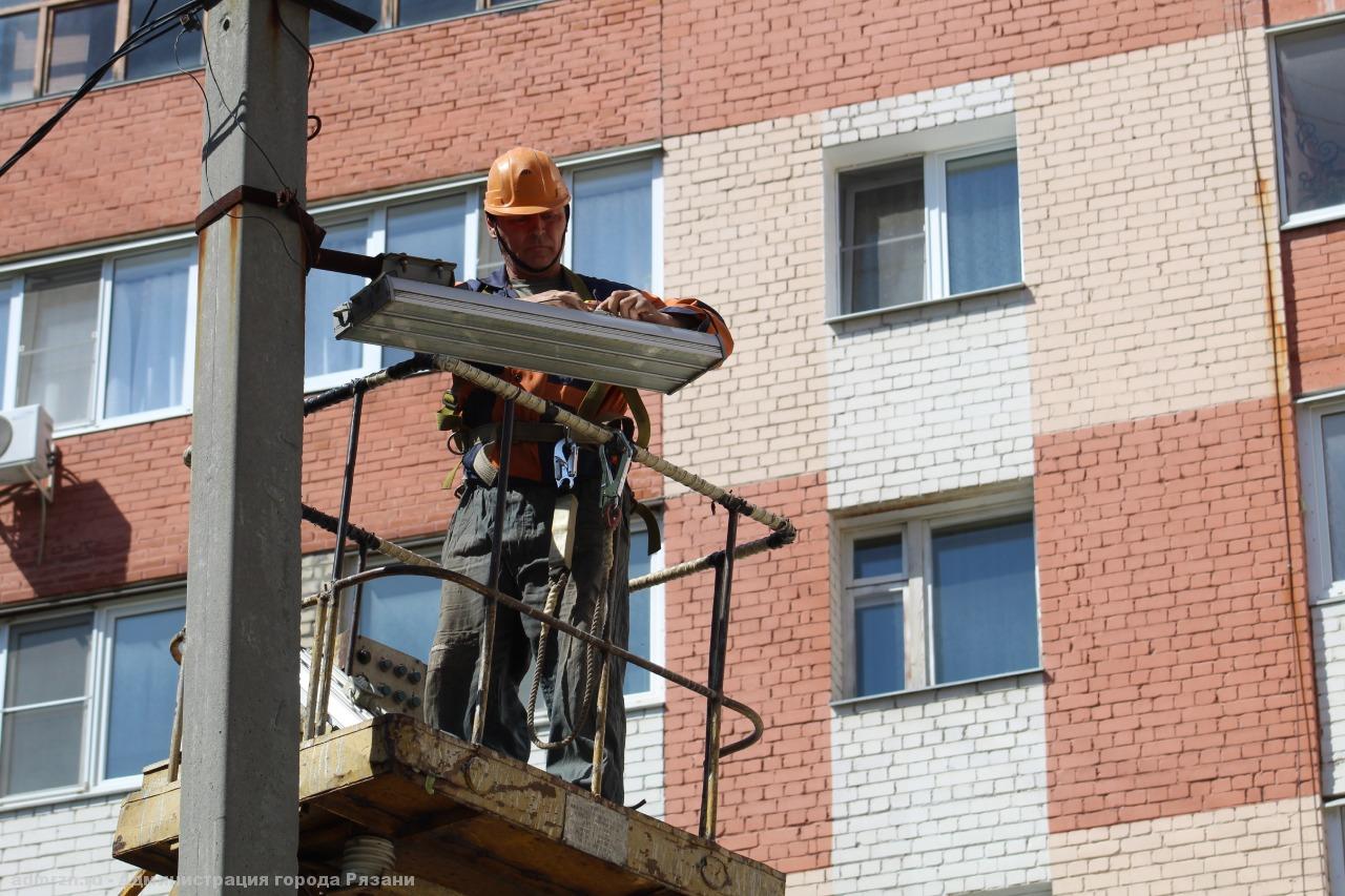 В Рязани за неделю отремонтировали более 2000 метров проводов уличного освещения