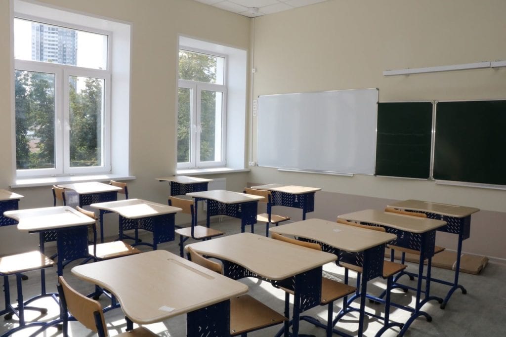 Елена Сорокина раскритиковала подрядчика за скорость обустройства кабинетов новой школы в Горроще
