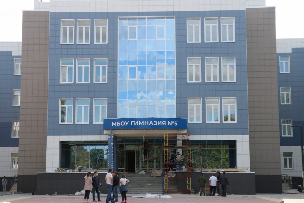 Елена Сорокина раскритиковала подрядчика за скорость обустройства кабинетов новой школы в Горроще