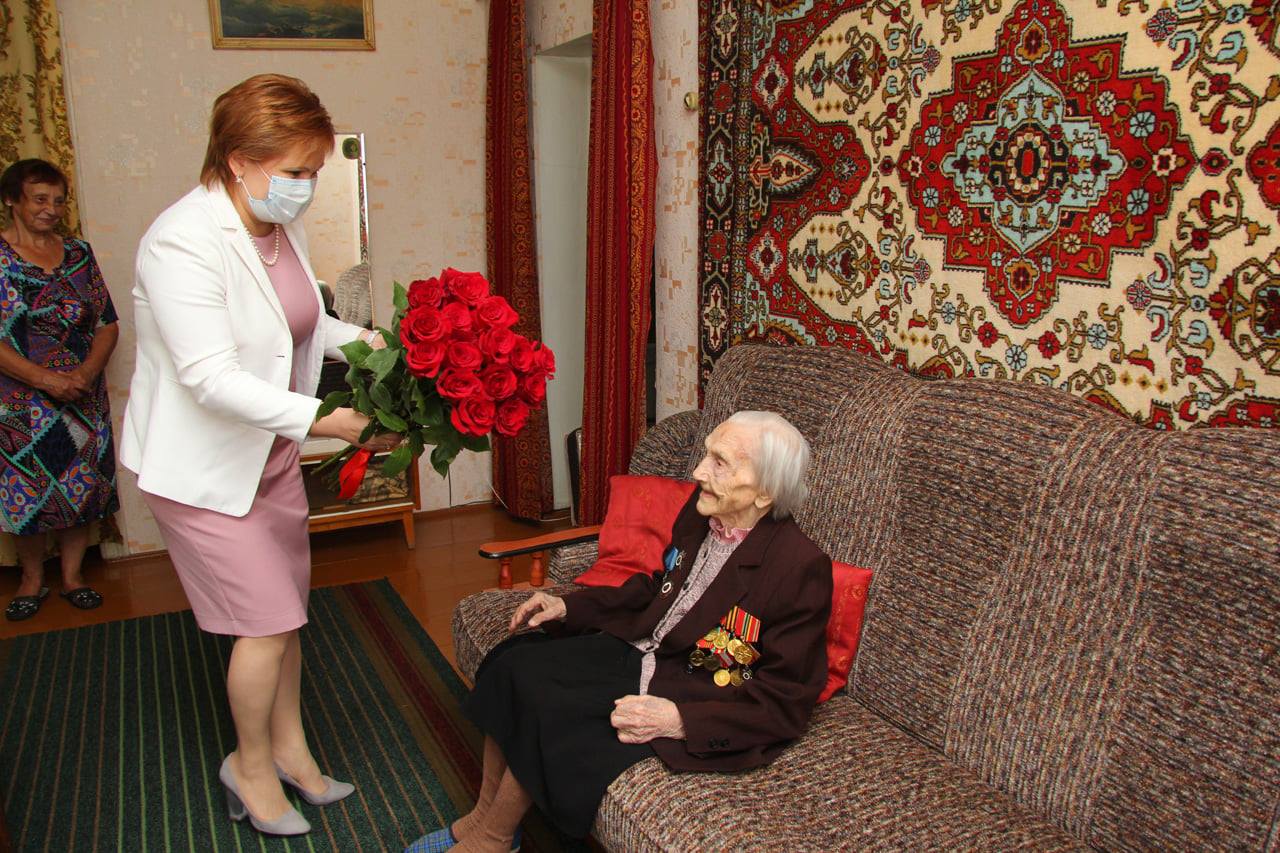 Елена Сорокина поздравила жительницу Рязани со 100-летним юбилеем