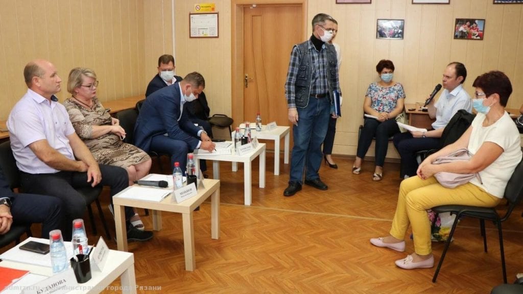 Рязанские власти встретились с дольщиками дома на Баженова