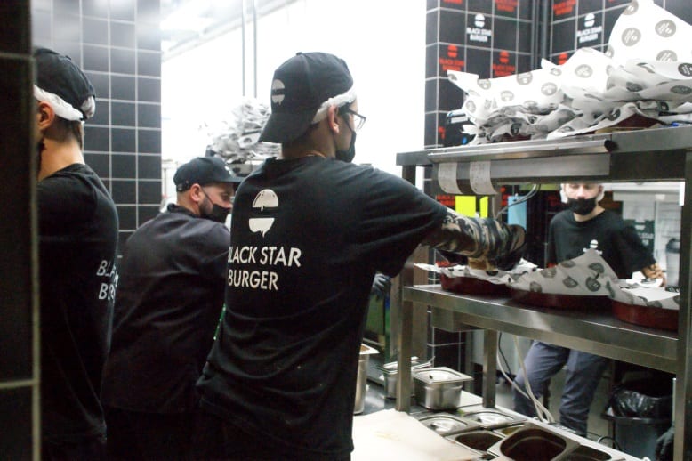 Рязанцев приглашают в Black Star Burger