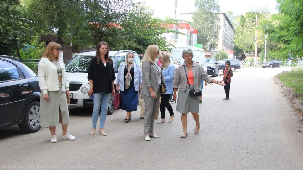 Представители администрации обсудили с рязанцами благоустройство Севастопольской аллеи