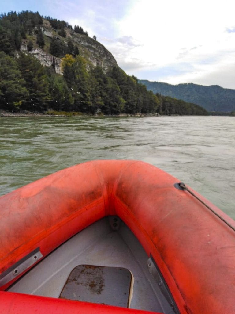 На Алтае туристка на видео пошутила о своей смерти, а через несколько минут утонула в горной реке