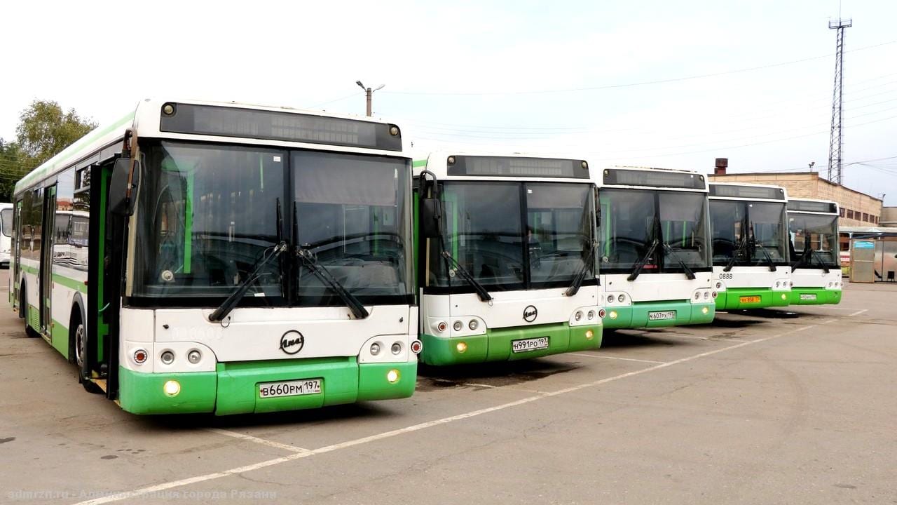 Два автобуса изменят маршрут из-за аварии на водопроводе в Рязани