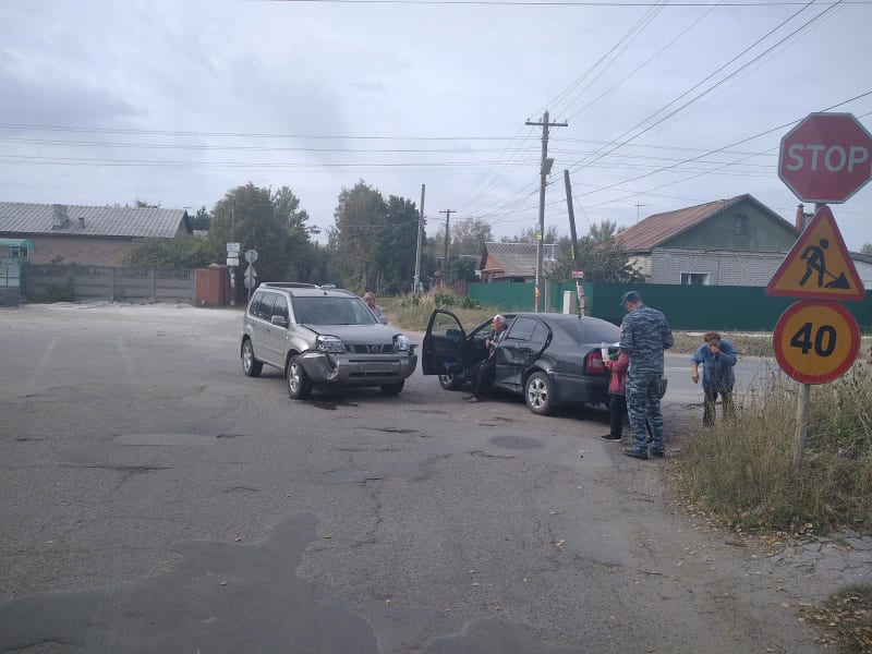 В ДТП на улице Добролюбова пострадали два человека
