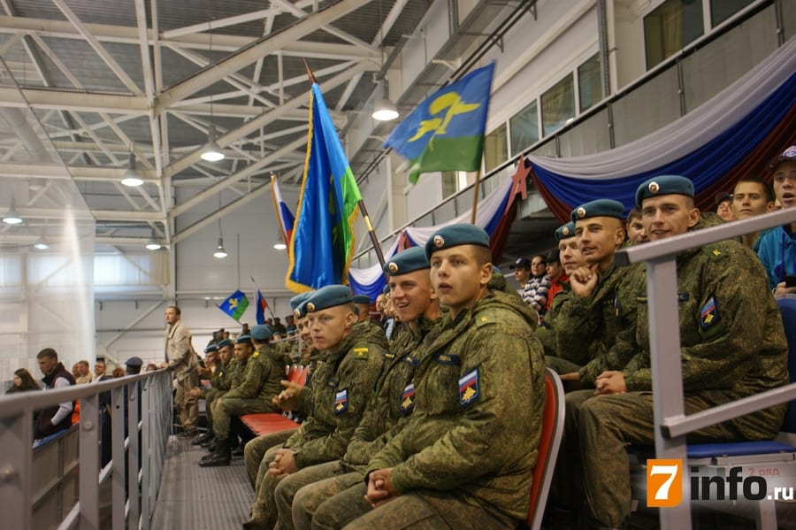 «Рязань-ВДВ» сыграла вничью с хоккейной командой рязанского десантного училища