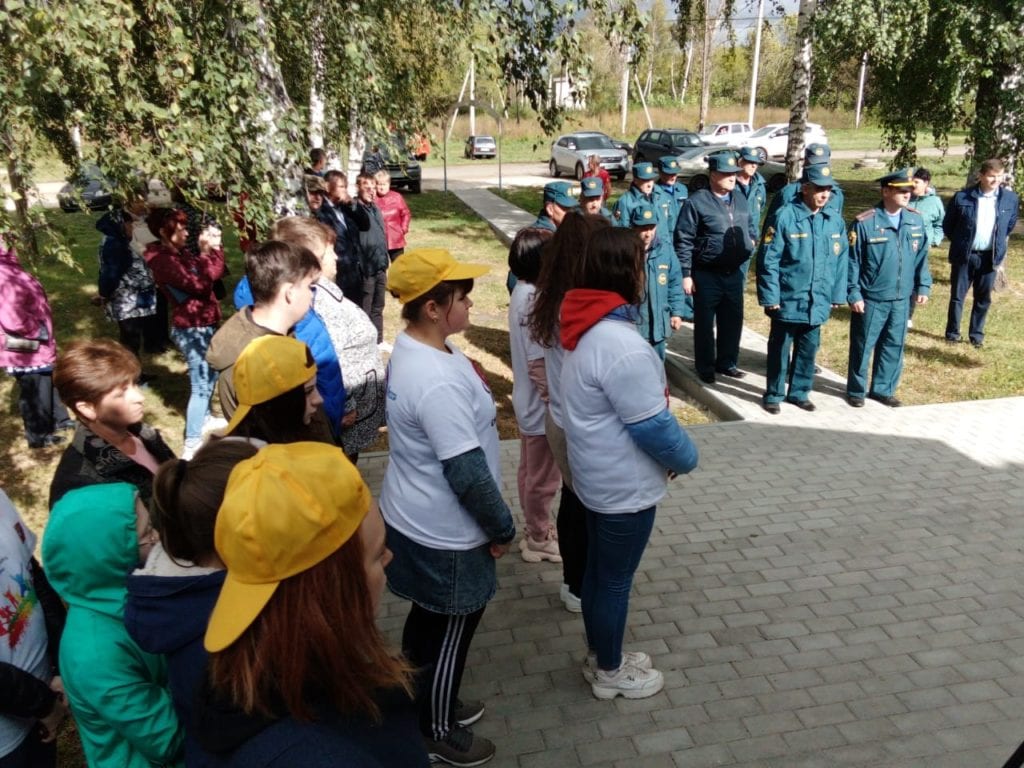 В Скопинском районе высадили памятную аллею МЧС