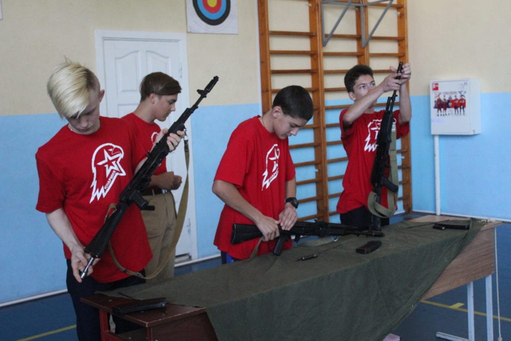 Школьники из Скопинского района показали себя на региональном военном конкурсе