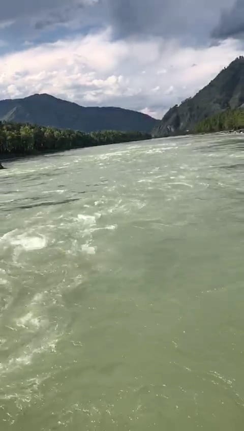 На Алтае туристка на видео пошутила о своей смерти, а через несколько минут утонула в горной реке