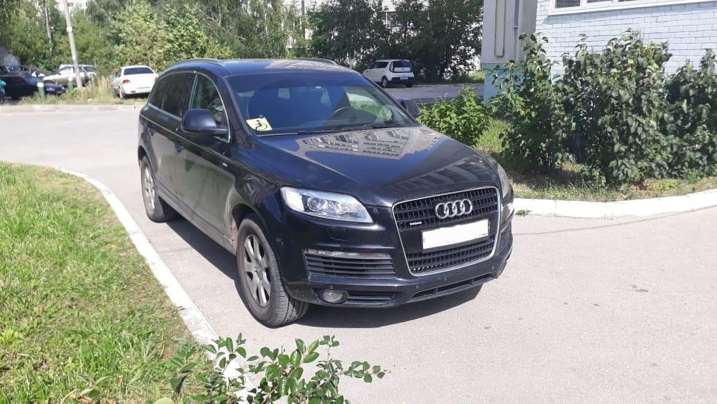 На улице Новосёлов Audi наехал на 3-летнего ребёнка