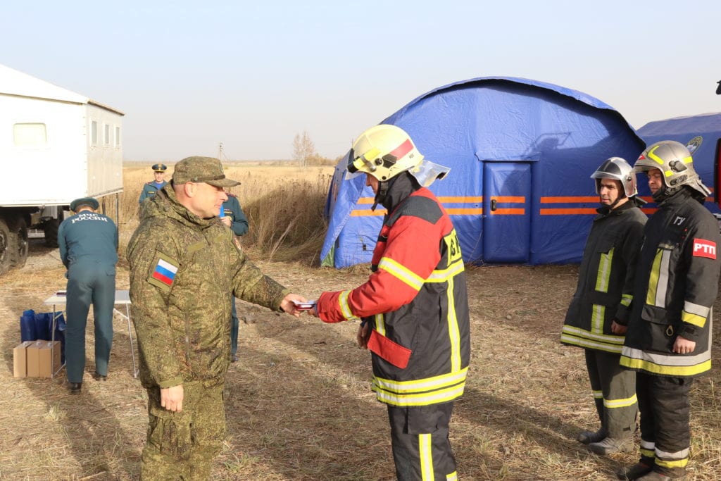 Вице-губернатор Рязанской области вручил награды спасателям, участвовавшим в ликвидации пожара на военном арсенале