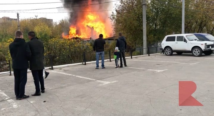 В Рязани на Московском шоссе горит деревянный дом — соцсети