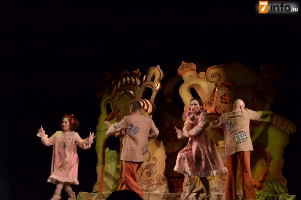 В Рязанском театре кукол маленьким зрителям показали шутливую сказку "Конек-горбунок"