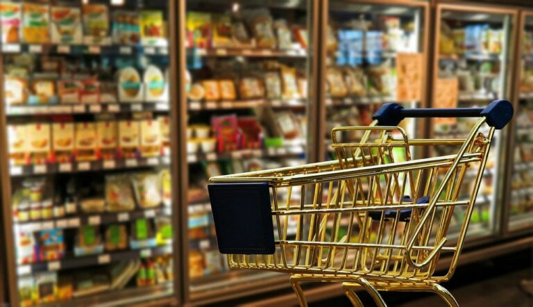Депутата Ржаненкова раскритиковали после покупки продуктов на 1000 рублей
