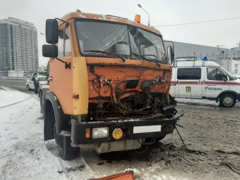 В Рязани столкнулись два грузовика