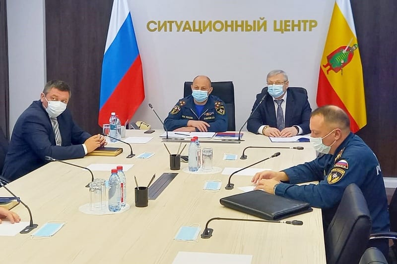В Рязани обсудили итоги лесных пожаров в регионе с министром чрезвычайных ситуаций РФ
