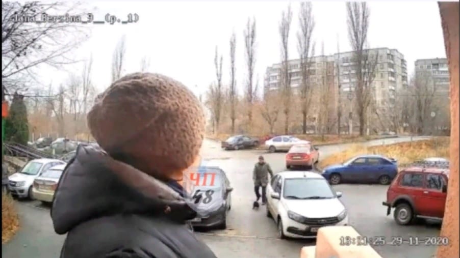 Видеокамера домофона записала момент аварии на улице Яна Берзина в Липецке