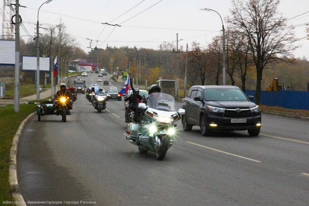По центру Рязани проехала колонна мотоциклистов