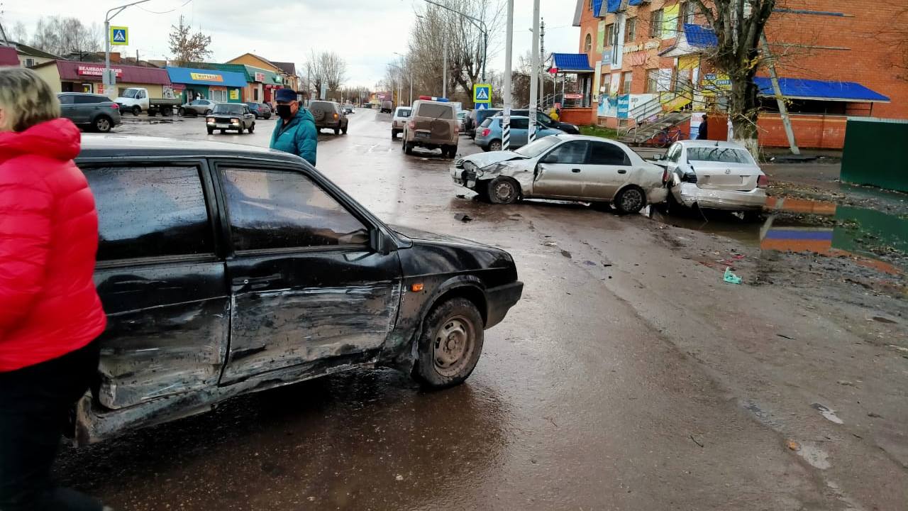 В Сараях столкнулись три автомобиля