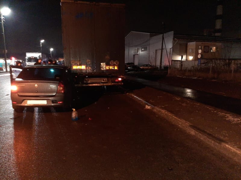 В Рязани после столкновения с грузовиком погиб пассажир «Рено Логан»