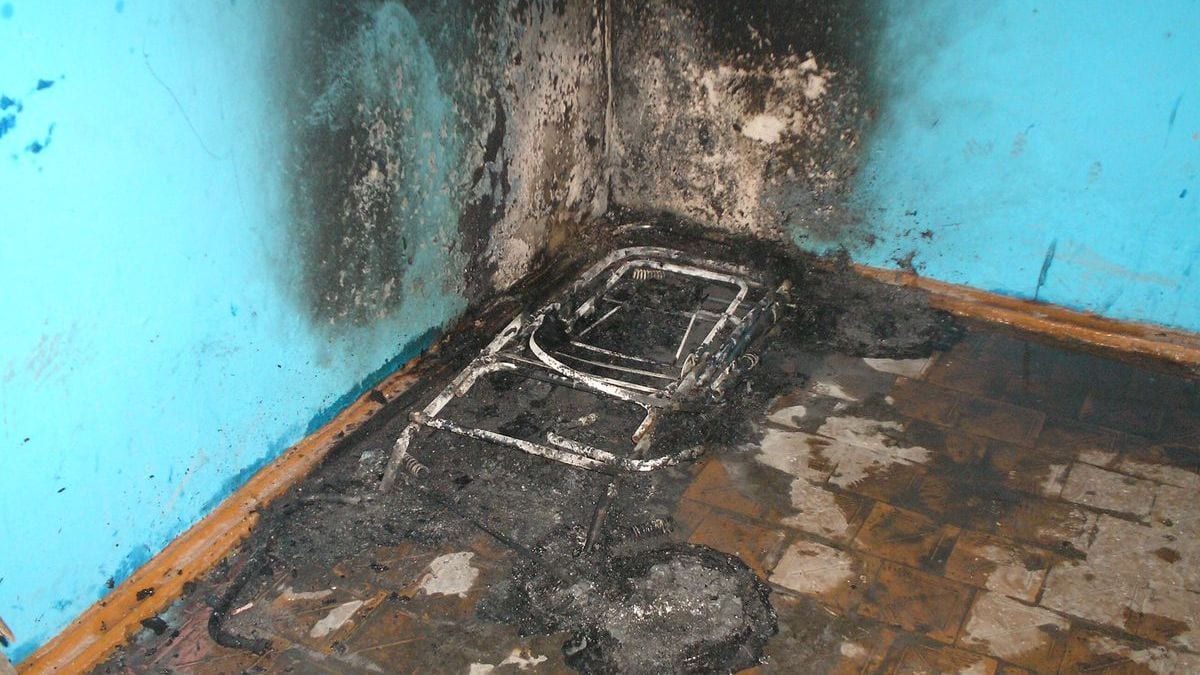 В подъезде жилого дома в Ряжске сгорела детская коляска