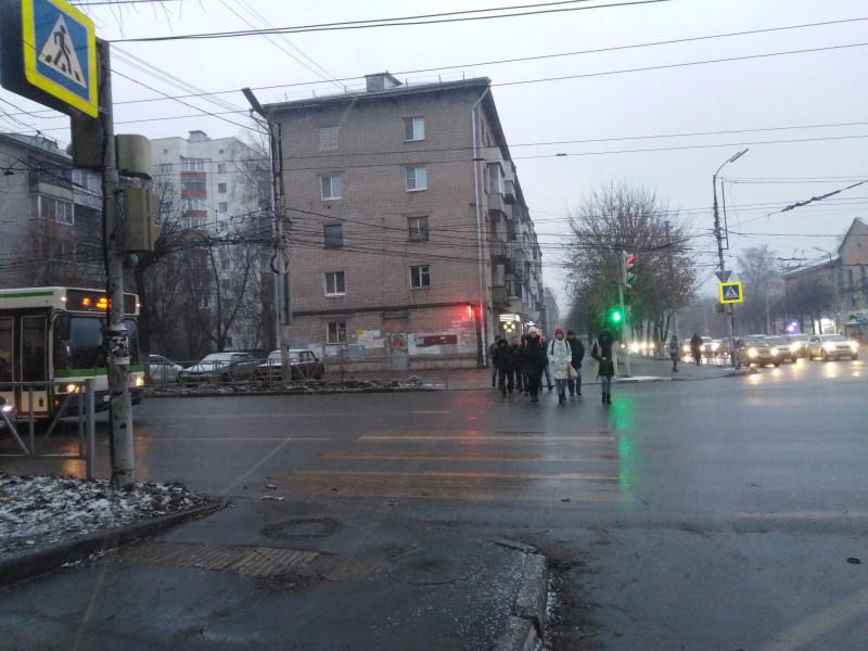 На улице Гагарина водитель на "Киа Рио" сбил 44-летнюю рязанку и скрылся с места ДТП