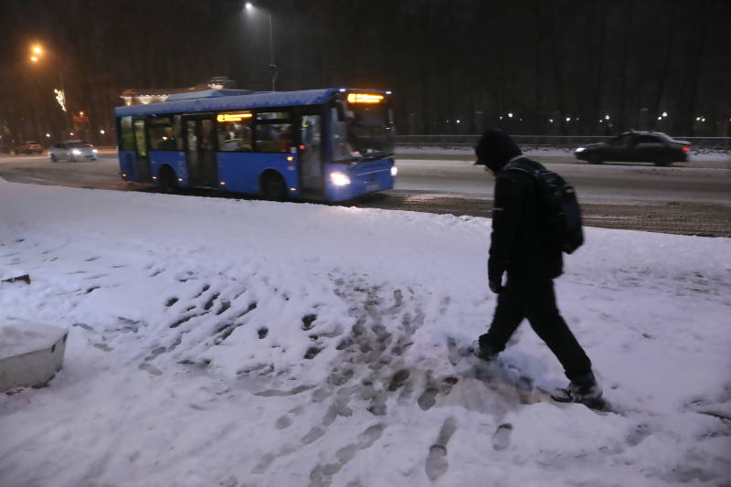 Администрация Архангельска признала неудовлетворительной уборку тротуаров от снега