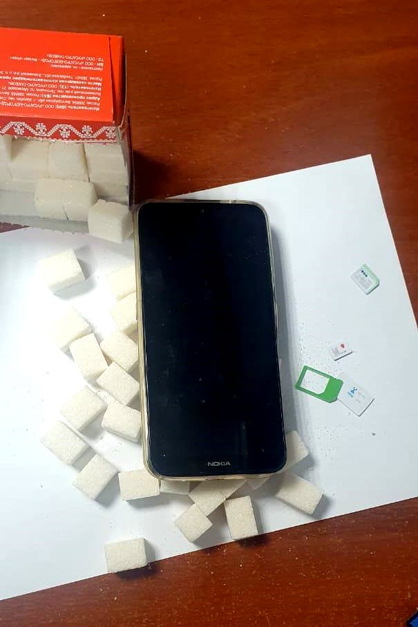 В Рязани заключённым пытались передать мобильные телефоны в пачках от сыра и сахара