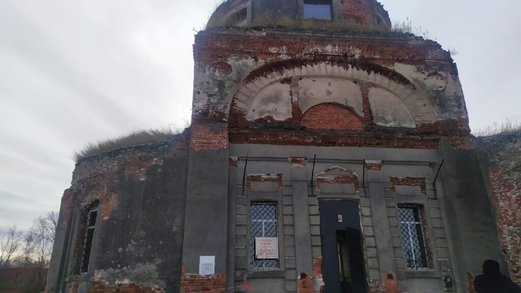 В деревне Салтыки Ряжского района местные жители восстанавливают храм