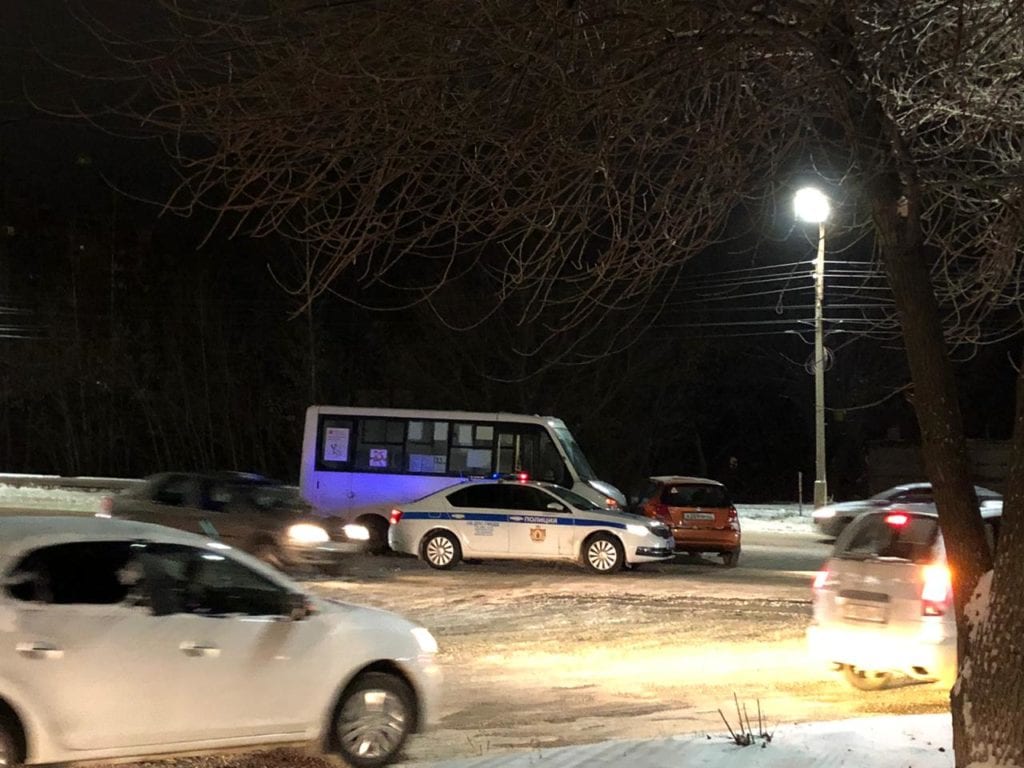 На улице Новосёлов в Рязани произошло ДТП с маршруткой