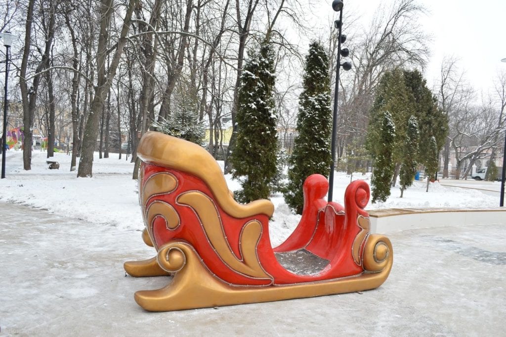 В парке в центре Рязани установили новогодние арт-объекты