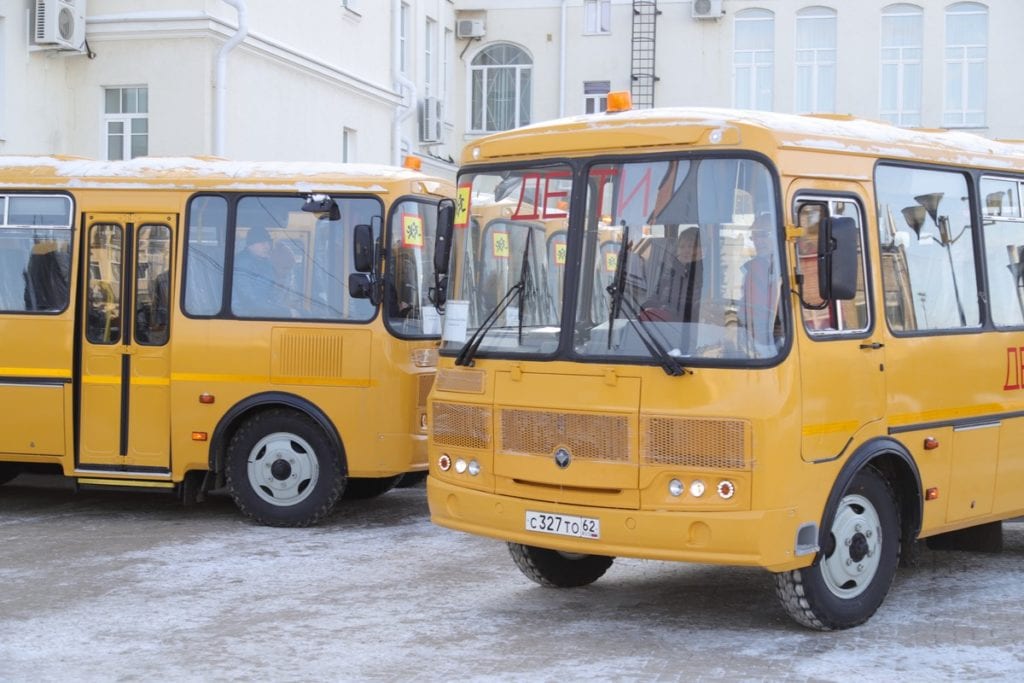 19 новых школьных автобусов передал Николай Любимов в районы Рязанской области