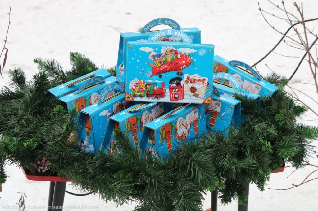 В канун Нового года воспитанникам реабилитационного центра в Рязани передали подарки