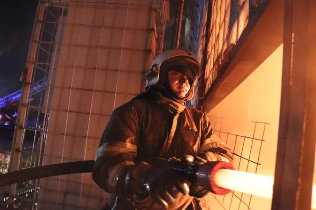 Фоторепортаж с тушения пожара на трубном заводе в Рязани